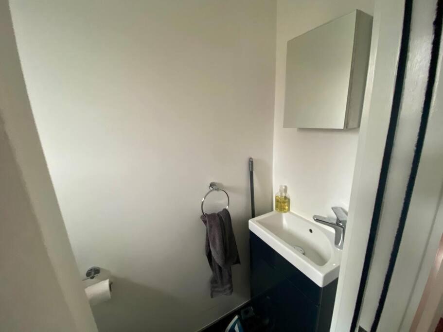 Appartamento Charming 2-Bed Flat Near Islington Station Londra Esterno foto