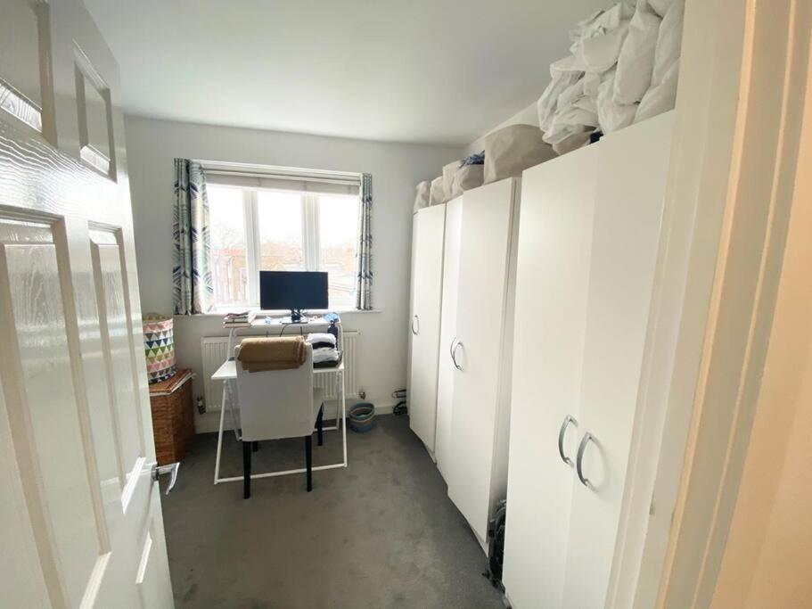 Appartamento Charming 2-Bed Flat Near Islington Station Londra Esterno foto