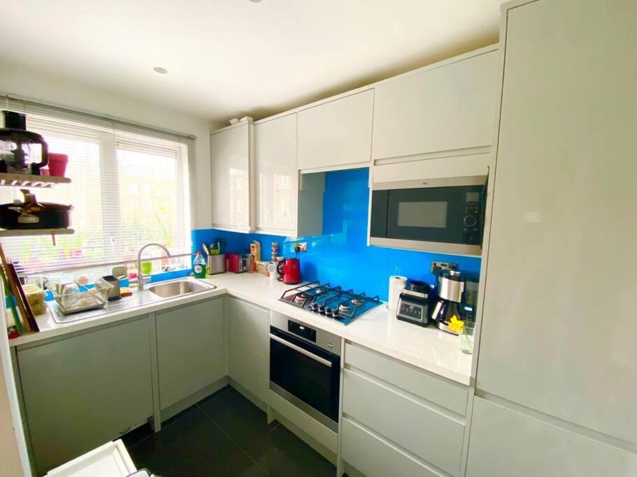 Appartamento Charming 2-Bed Flat Near Islington Station Londra Esterno foto