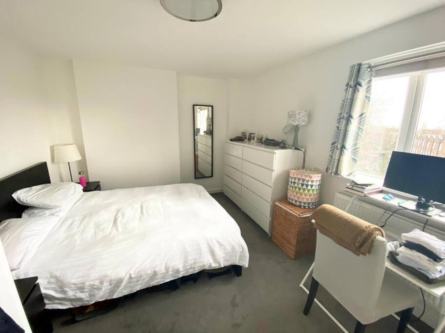 Appartamento Charming 2-Bed Flat Near Islington Station Londra Esterno foto