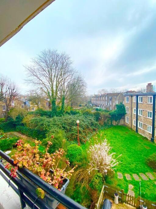 Appartamento Charming 2-Bed Flat Near Islington Station Londra Esterno foto