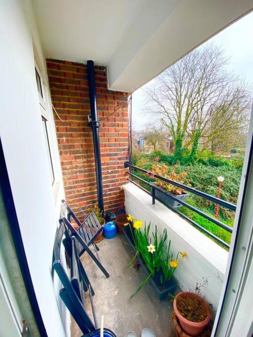 Appartamento Charming 2-Bed Flat Near Islington Station Londra Esterno foto