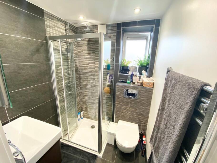 Appartamento Charming 2-Bed Flat Near Islington Station Londra Esterno foto